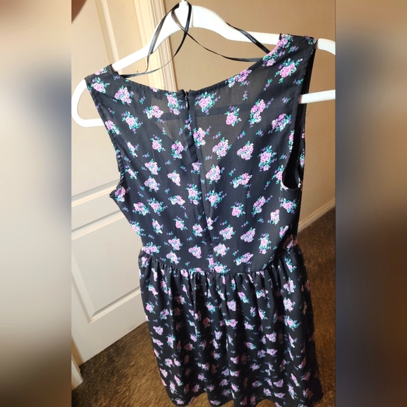 Forever 21 Black Floral V Neck Sleeveless Fit and Flare Dress, NWOT - Picture 5 of 7